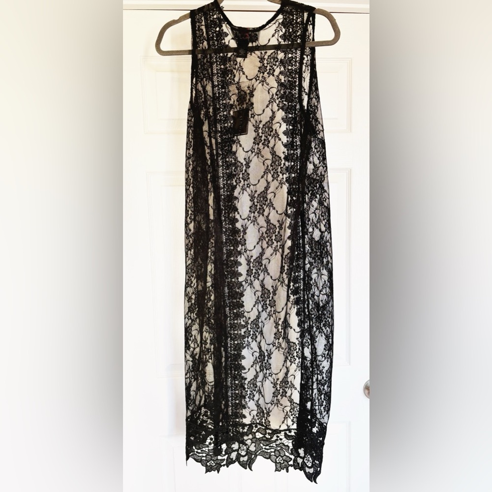 NWT Polly & Esther Black Lace Sleeveless Maxi Duster / Cover up in Size Medium - Picture 3 of 7